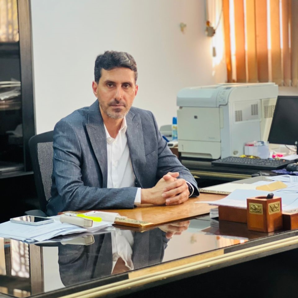 صورة مدير المعهد